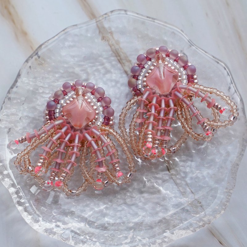 ビーズ刺繍の豪華なフリンジイヤリング ピアス, No.2, クラゲのような透明感, ピンク・クリア, 個性的な一点物, 金具選択可 - 耳環/耳夾/耳骨夾 - 玻璃 粉紅色
