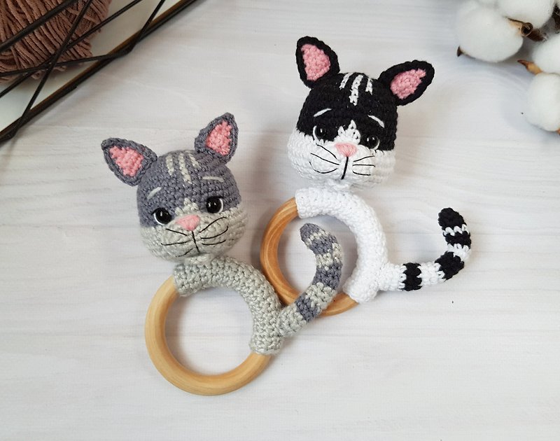 Baby rattle crochet cat pattern, amigurumi cat, cat stuffed animal, kitten toy - 編織/羊毛氈/布藝 - 其他材質 