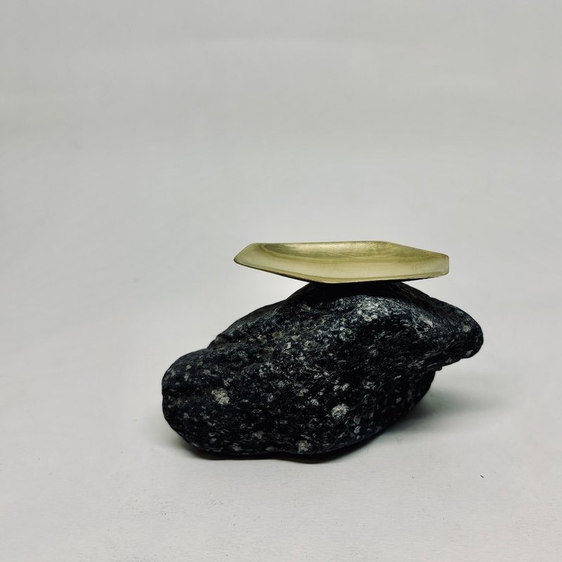 Incense holder/incense holder/incense cone holder/Mizong F small, handmade geometric Bronze dish, matched with natural stone - Fragrances - Copper & Brass 