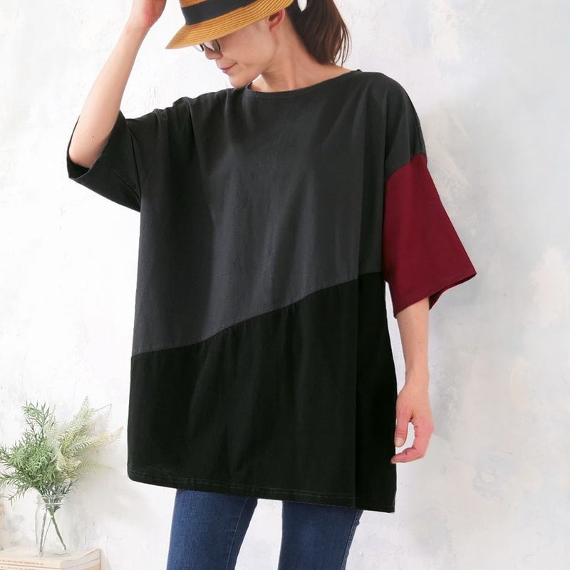 A fun and playful T-shirt with a color scheme change. A T-shirt with a big silhouette. A tunic. A unisex cut and sewn top. d-tp014 - เสื้อฮู้ด - ผ้าฝ้าย/ผ้าลินิน หลากหลายสี