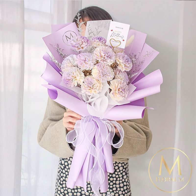 Love Mom dreamy purple carnation diffuser bouquet (free 5ml fragrance oil + Mother's Day blessing card) - ช่อดอกไม้แห้ง - พืช/ดอกไม้ สีม่วง