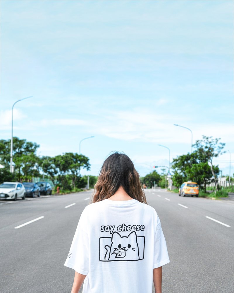 Soul Meow Meow Say Cheese wide version drop shoulder short T - เสื้อยืดผู้หญิง - ผ้าฝ้าย/ผ้าลินิน สีดำ