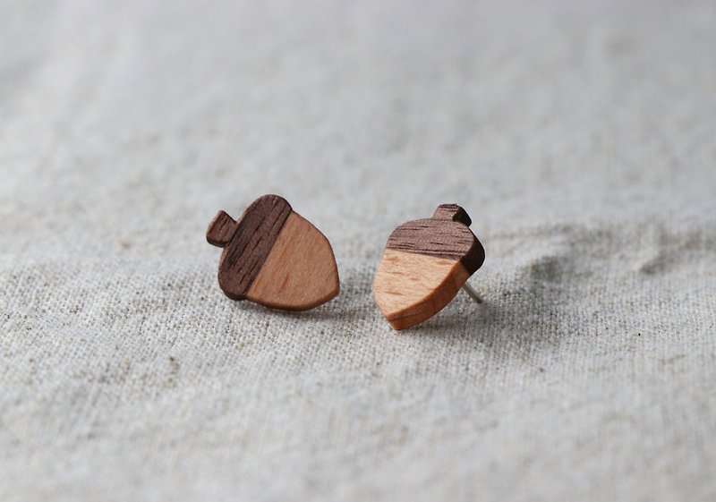 Kawagoe forest acorn wood earrings hand-made limited edition - Earrings & Clip-ons - Wood Brown