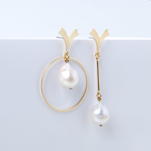Glaucus Baroque pearl asymmetrical earrings - Shop Agaric Garden Earrings &  Clip-ons - Pinkoi