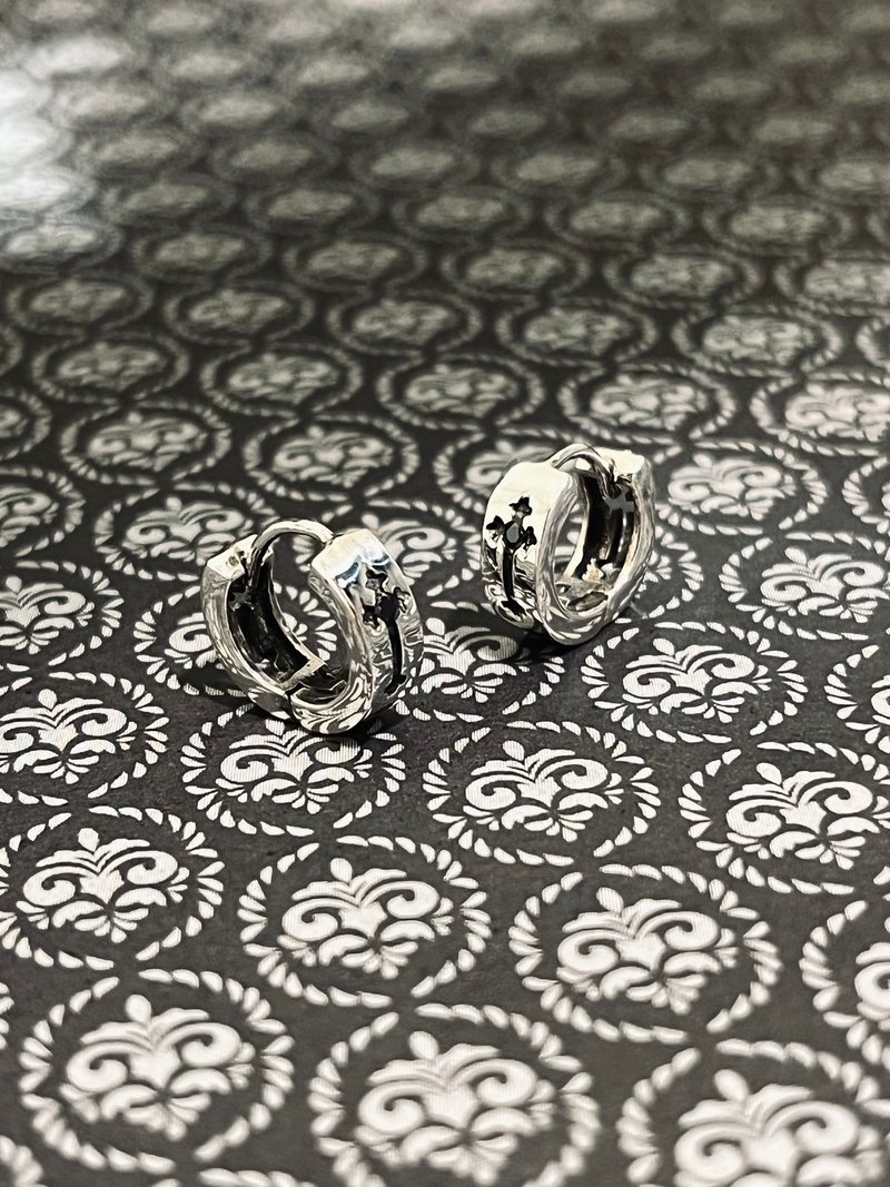 【新品】易扣耳環/簍空/十字架/純銀925/單隻 - 耳環/耳夾/耳骨夾 - 純銀 銀色