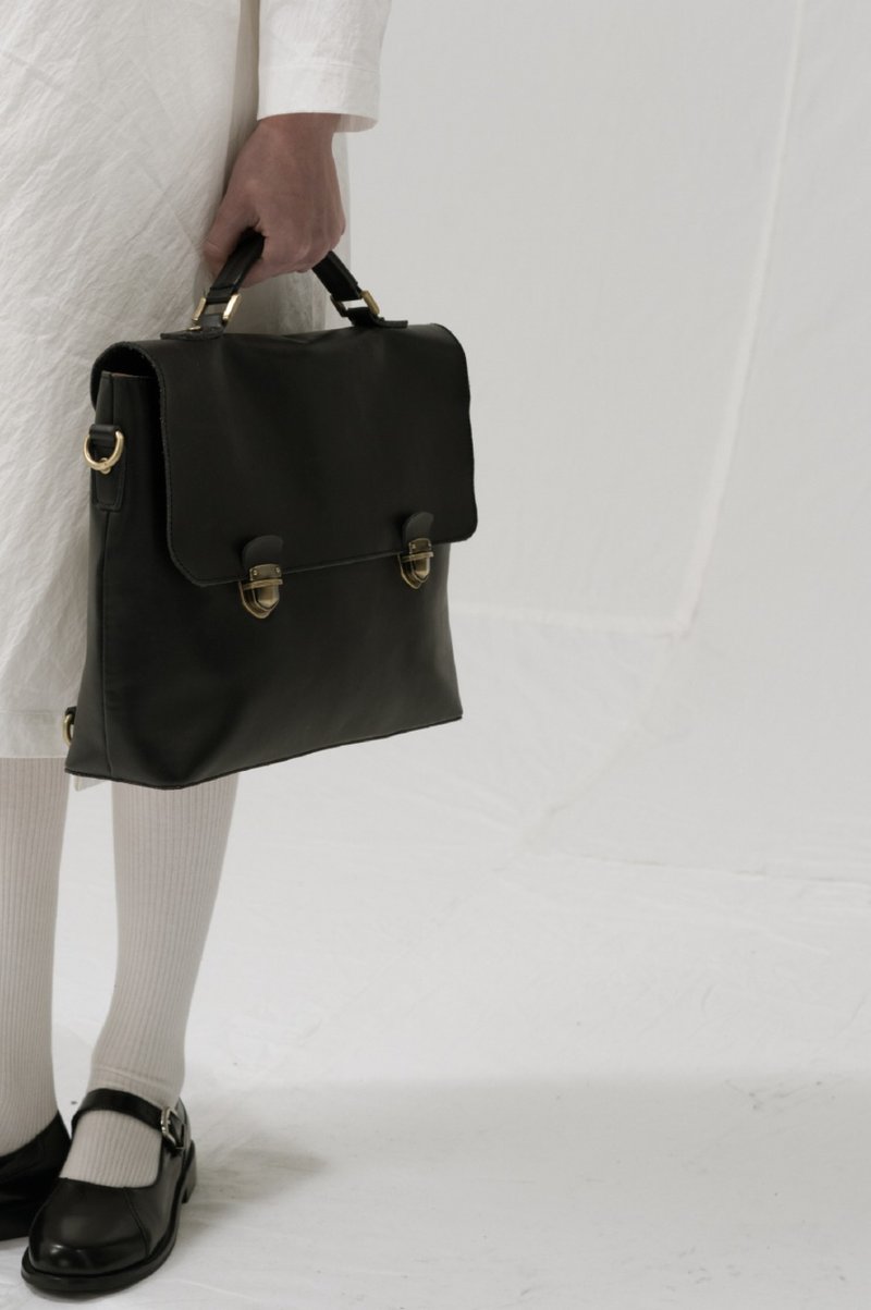 Cambridge Baotou layer leather retro school bag / commuter bag shoulder crossbody side back portable pre-sale - Laptop Bags - Genuine Leather Black