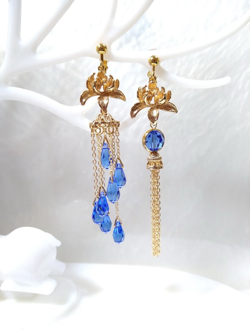 SWAROVSKI 系列【蓮】不對稱夾式 耳環  流蘇 水滴 僅此一件 - 耳環/耳夾/耳骨夾 - 水晶 藍色