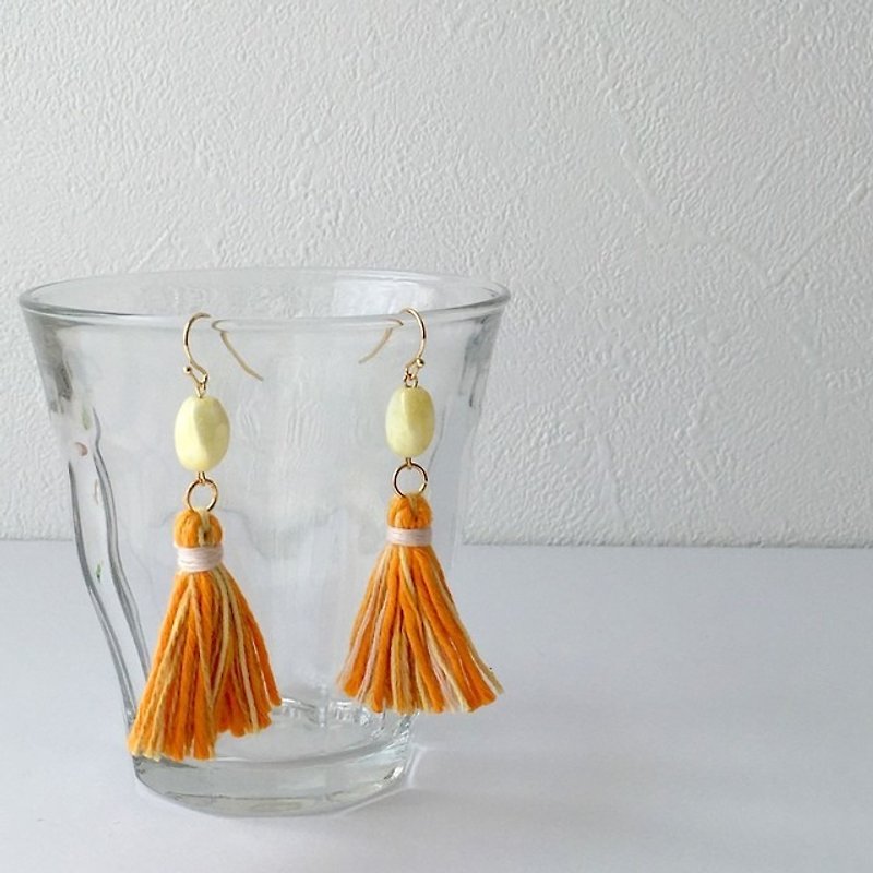 Glittering tassel earrings earring "Gocha-Orange 2" - ต่างหู - ผ้าฝ้าย/ผ้าลินิน สีส้ม