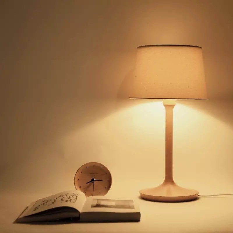 無垢材のテーブルランプを動作させます。ドイツのブナ - 照明・ランプ - 木製 ゴールド