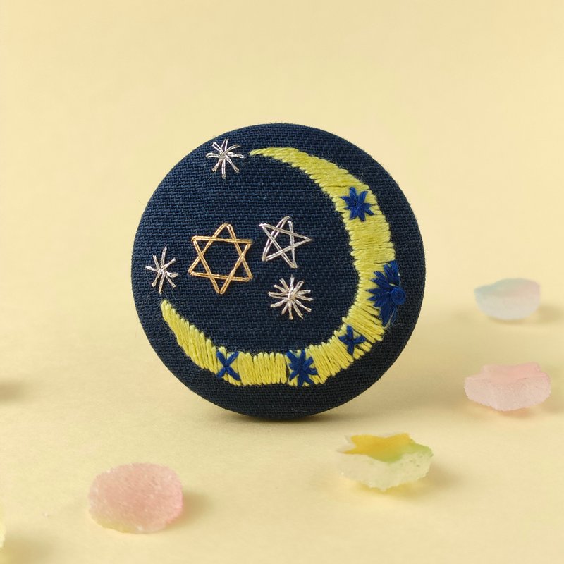 星月夜の刺繍ブローチ - 胸針 - 棉．麻 黃色