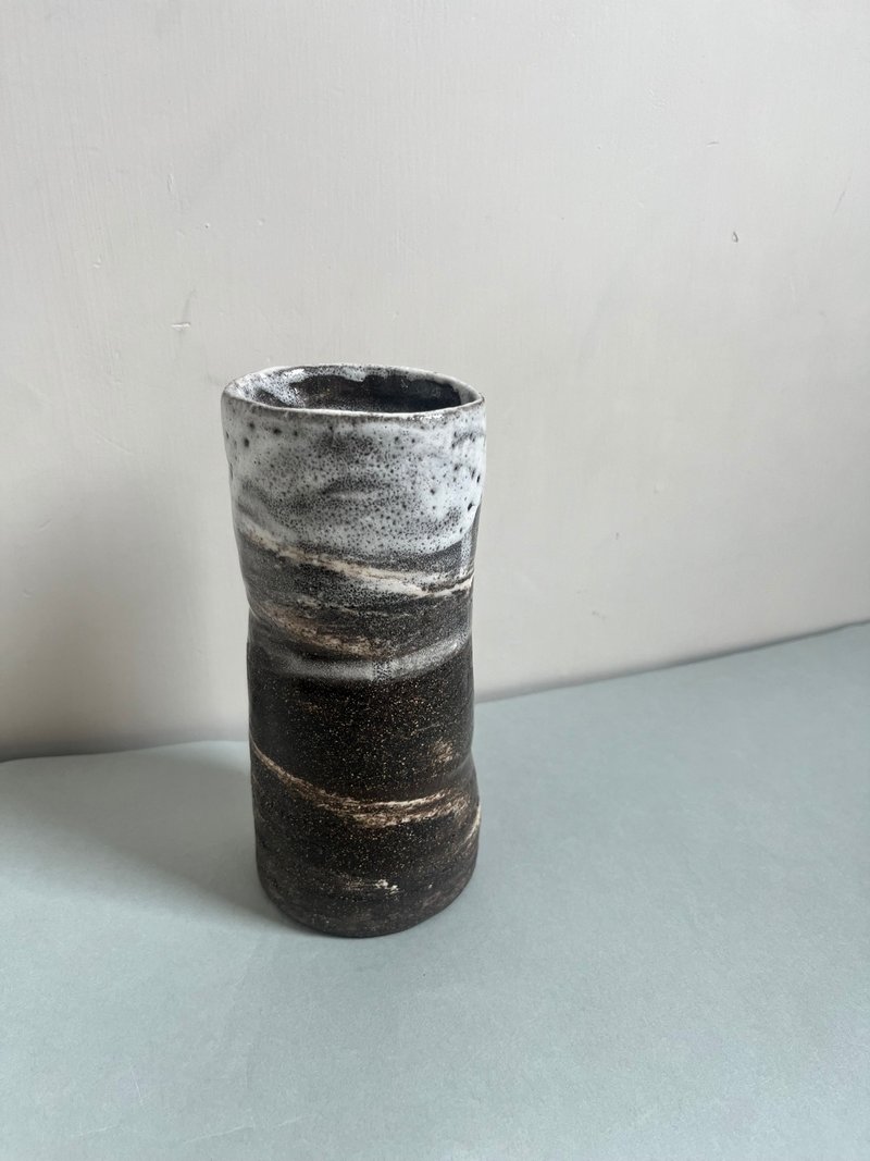 Vase - Black and White - 花瓶/花器 - 陶 黑色