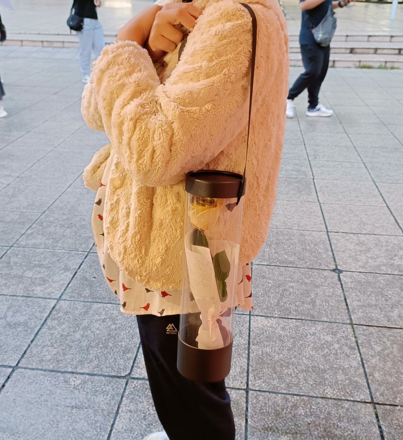 母親節情人節永生玫瑰花束 求婚結婚捧花表演展覽生日畢業禮物 - 乾燥花/永生花 - 植物．花 多色