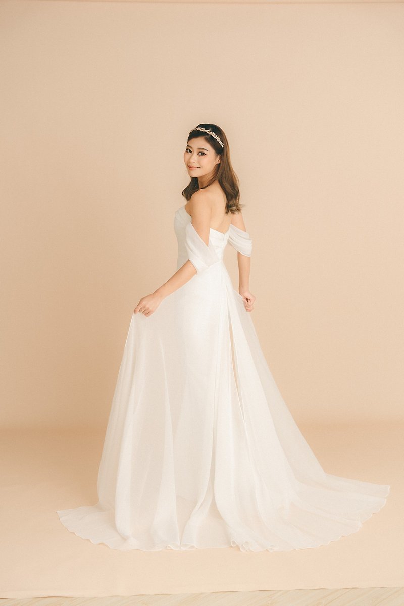 WhiteLits 香港のセルフデザインの軽いウェディングドレスと軽いイブニングウェア - ドレス - シルク・絹 ホワイト