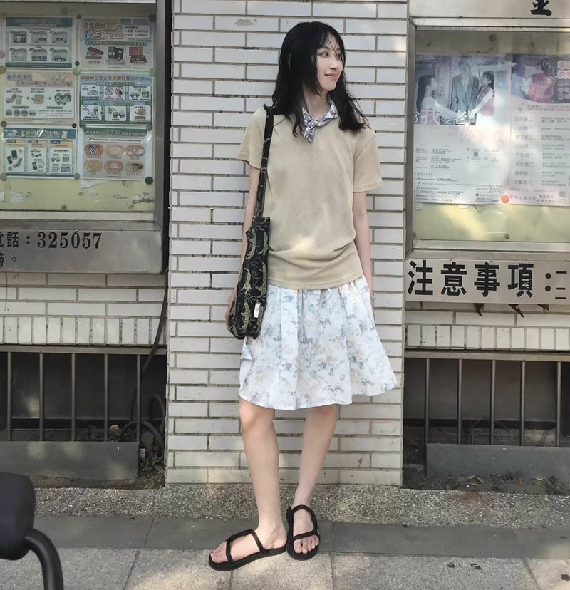 棉麻上衣 鼠尾草綠 杏色短袖T恤 - 女 T 恤 - 其他材質 多色