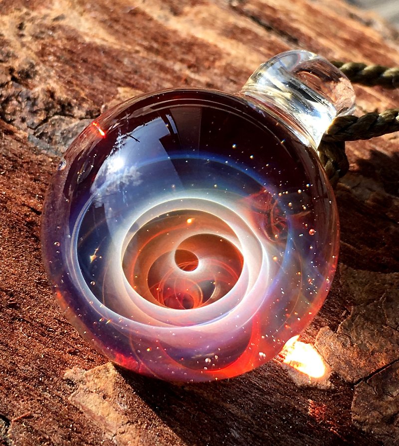 boroccus  Mysterious solid spiral  Refractory glass  Pendant. - สร้อยคอ - แก้ว สีแดง