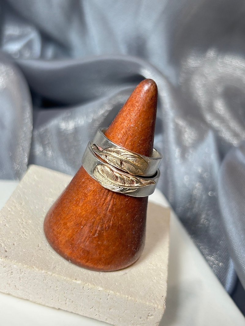 Sterling Silver & Bronze Feather Ring - แหวนทั่วไป - โลหะ สีเงิน