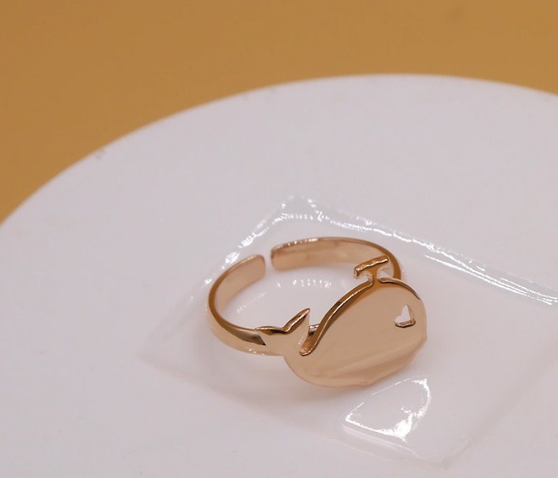 Handmade Little Whale Ring - Pink gold plated on brass Little Me by CASO jewelry - 戒指 - 其他金屬 粉紅色