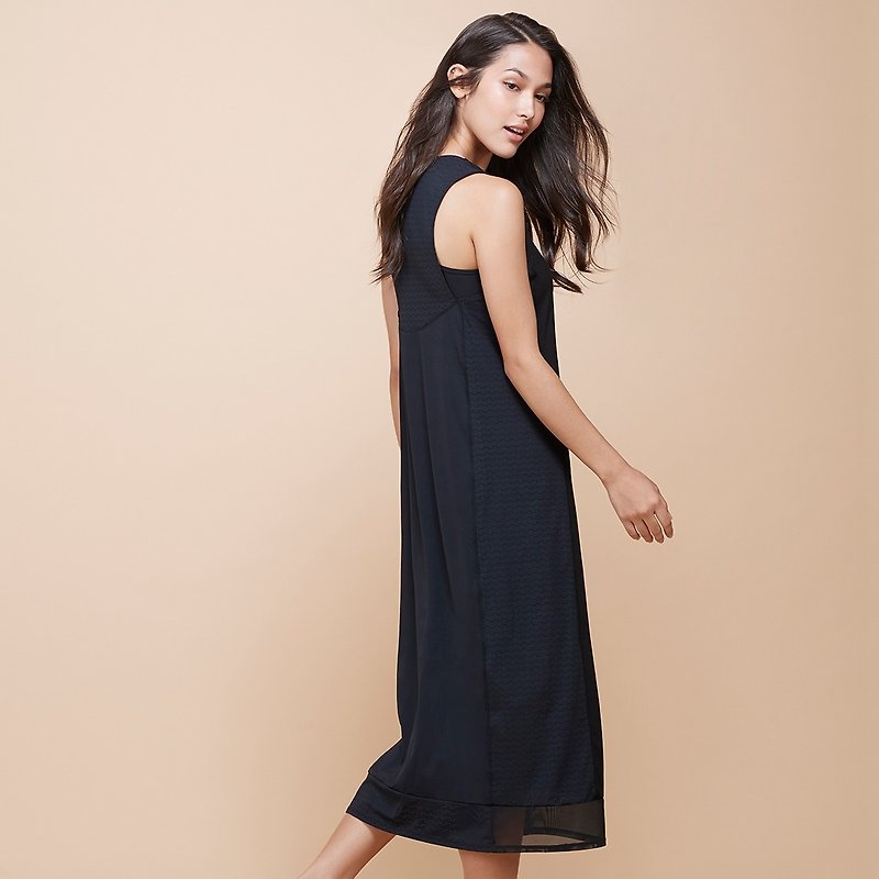 【MACACA】知性簡練微笑洋裝 - BQE8081 黑 - 洋裝/連身裙 - 棉．麻 黑色