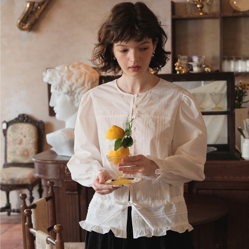 MintCheese Dreamy Classical Poetic French Elegance: Lace-trimmed, Waist-cinching - เสื้อเชิ้ตผู้หญิง - ผ้าฝ้าย/ผ้าลินิน ขาว
