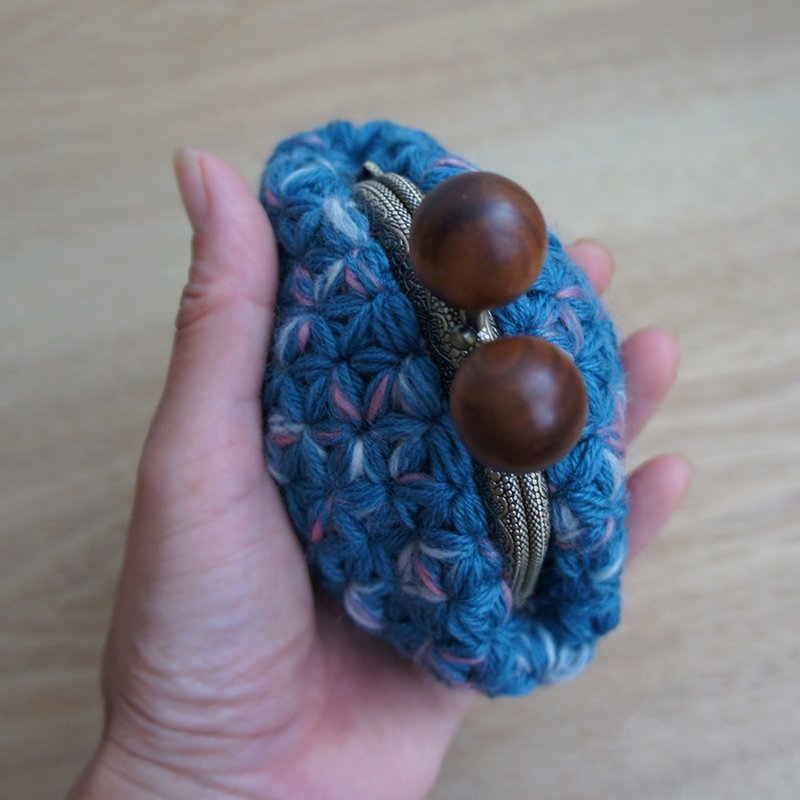 Ba-ba handmade Jasmine Stitch crochet pouch No.C1268 - 化妝包/收納袋 - 其他材質 藍色