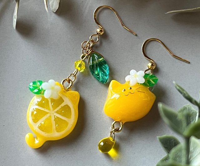 レモン猫ちゃんのアシンメトリーピアス イヤリング レジン ハンドメイド lemon handmade resin cat - ショップ SkRd  handmadeshop ピアス・イヤリング - Pinkoi