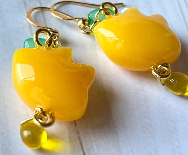 レモン猫ちゃんのアシンメトリーピアス イヤリング レジン ハンドメイド lemon handmade resin cat - ショップ SkRd  handmadeshop ピアス・イヤリング - Pinkoi