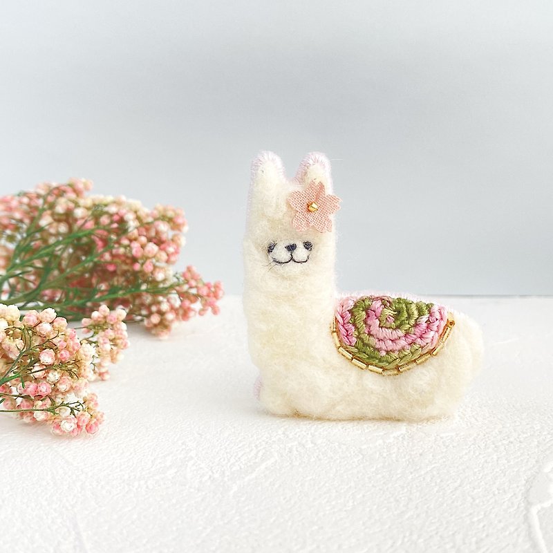 Sakura and sitting alpaca brooch-Sakura series - Brooches - Wool Pink