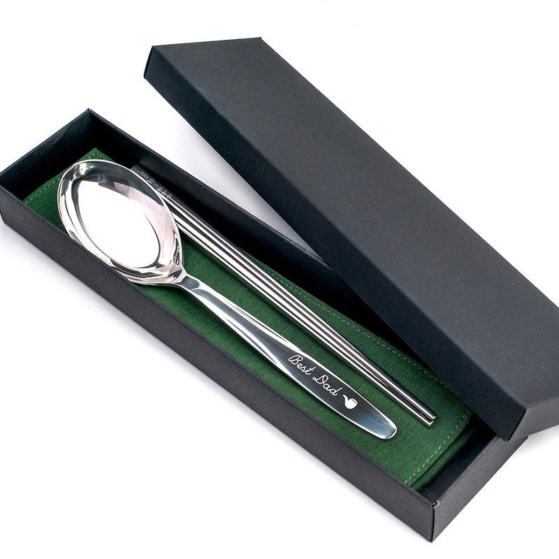 Taiwan's first chopsticks. Cutlery set. Featured green male (with lettering) -A19 - ตะเกียบ - โลหะ สีเขียว