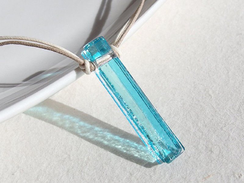 Fashionable glass (smart [blue]) necklace [made-to-order]