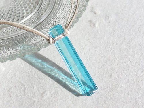 Glass feather (wing [blue green]) necklace [string color and length can be  chosen] [made to order] - Shop Happy Glass Caprice Necklaces - Pinkoi