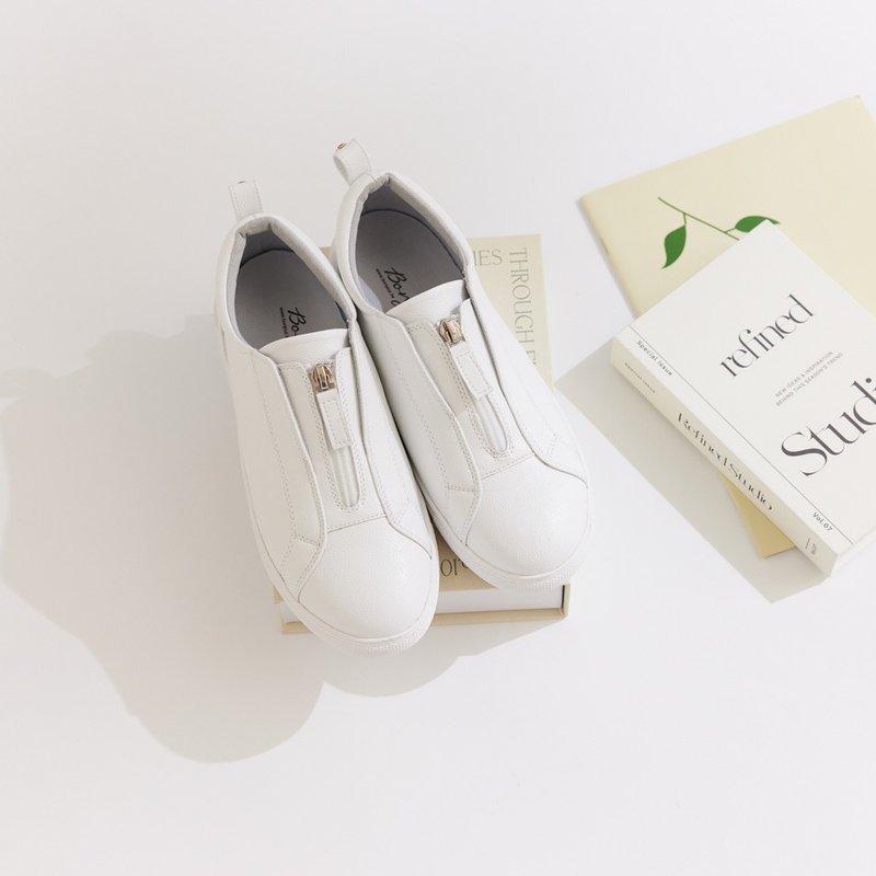 Titanium is easy to wear! Quick wear white shoes for circulation recovery - รองเท้าหนังผู้หญิง - หนังเทียม สีใส