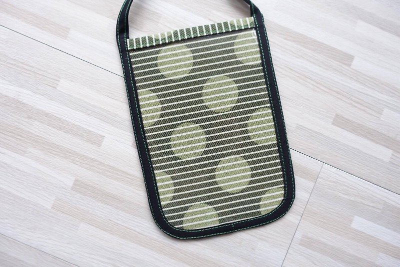 Phone hanging neck bag dotted line item - ที่เก็บพาสปอร์ต - ผ้าฝ้าย/ผ้าลินิน สีเขียว
