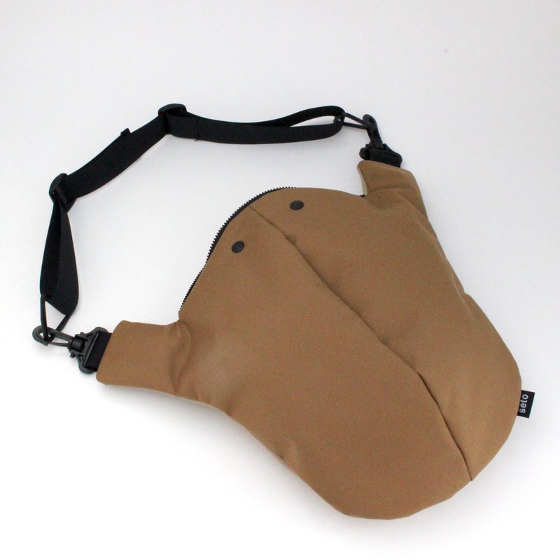 seto / creature bag / XLarge / O-sagari / Light-brown Beige - 側背包/斜背包 - 聚酯纖維 咖啡色