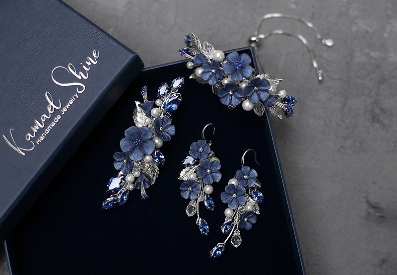 Royal blue flower jewelry set, Wedding earrings, Bridal dark hair clip, bracelet - ต่างหู - ดินเหนียว สีน้ำเงิน