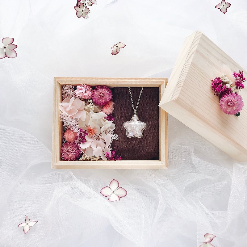 Swarovski jewel necklace / Gift Box with Dried Flower / Pink - Necklaces - Other Materials Pink