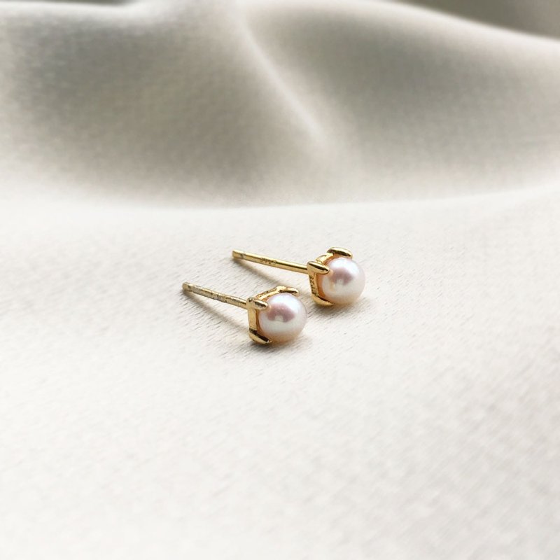 K18GP White Pearl Stud Earrings - 耳環/耳夾/耳骨夾 - 珍珠 白色