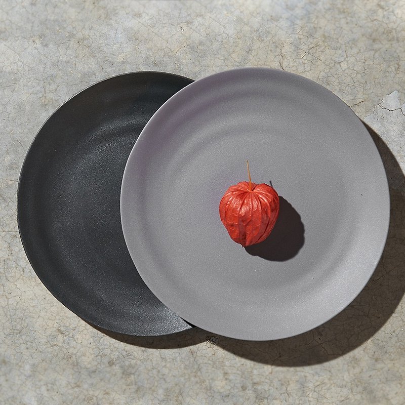 【3,co】Water wave small dish (2 pieces)-gray + black - Small Plates & Saucers - Porcelain Gray