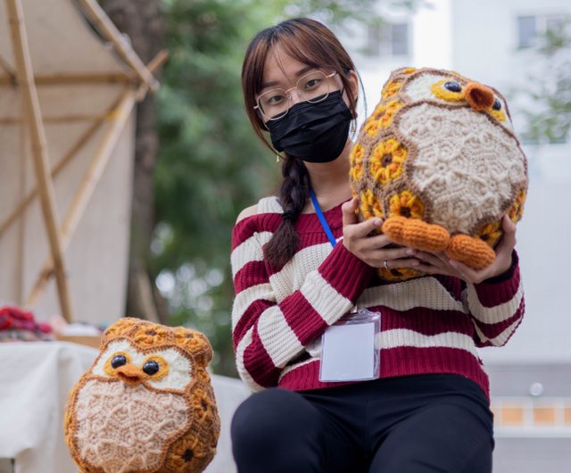 手作り人形。 .縁起の良いフクロウの飾り、抱き枕。大+小/1組 国産抗菌糸織り - ショップ hm98k その他 - Pinkoi