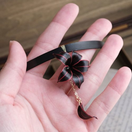 レザークラフトのブラック黒い花の曼荼羅の花のチョーカーカラー