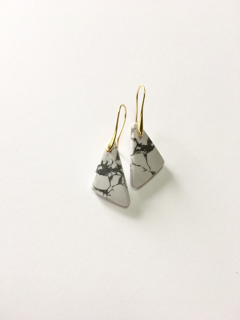 Howlite triangle Hook-earring SV925 - ต่างหู - หิน ขาว