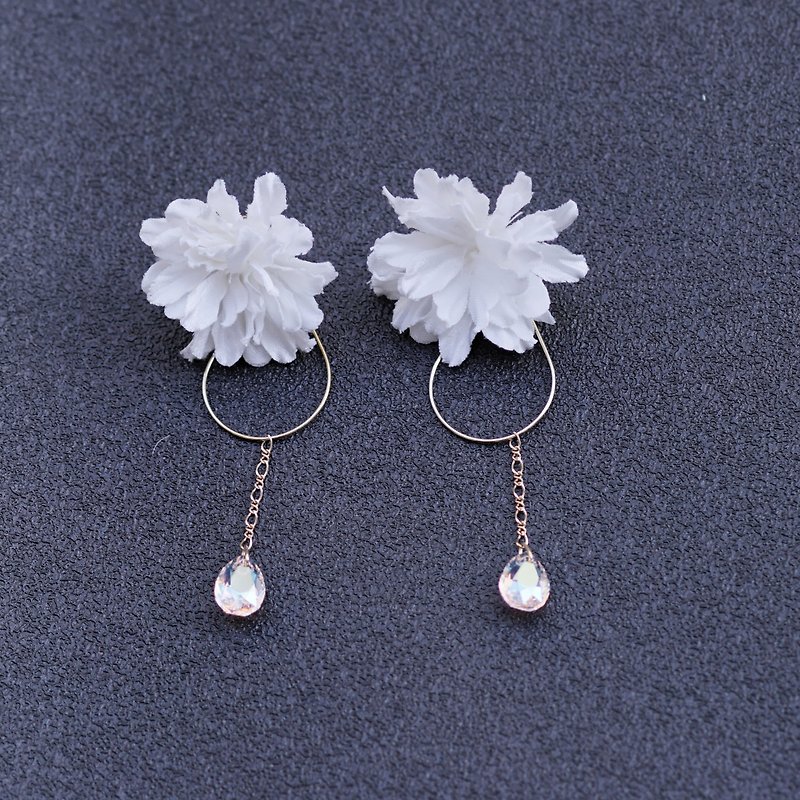 Unique | Elegant White Drop-Shaped Parts Earrings - ต่างหู - วัสดุอื่นๆ ขาว