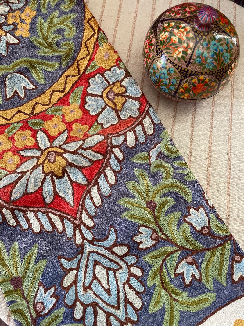 印度喀什米爾 手工刺繡絲質中型地毯 121x76 — 鏡中花園 - 地墊/地毯 - 絲．絹 咖啡色
