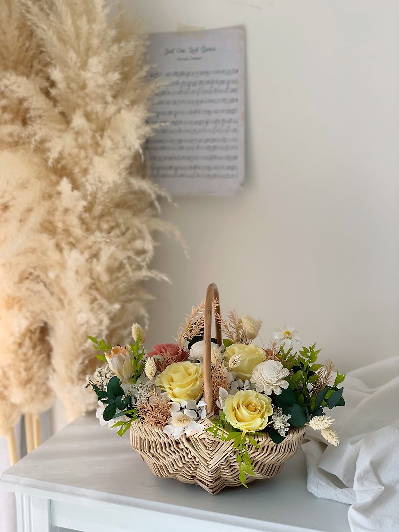 Picnic flower basket, promotion flower basket, opening flower basket, housewarming ceremony, birthday gift, Korean flower basket - ช่อดอกไม้แห้ง - พืช/ดอกไม้ 