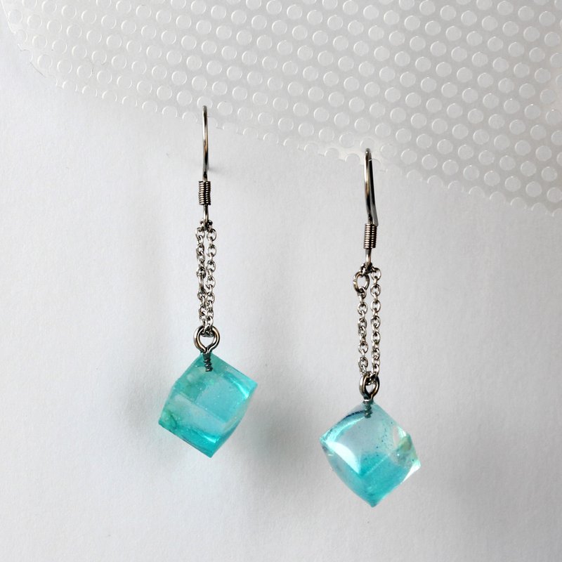 Seafoam / Dangling resin earrings / ICE DRIP / sold in pairs - Earrings & Clip-ons - Resin Blue