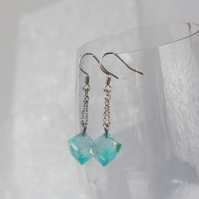 Seafoam / Dangling resin earrings / ICE DRIP / sold in pairs - Earrings & Clip-ons - Resin Blue