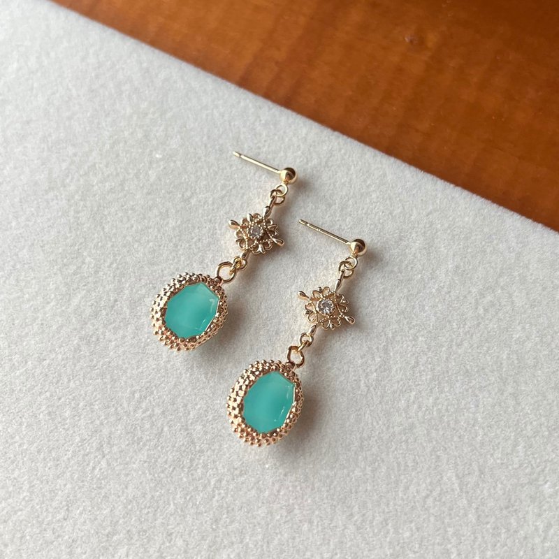 14K gold-filled lace carved lake green oval Gemstone earrings and Clip-On 14KGF - ต่างหู - โลหะ สีเขียว