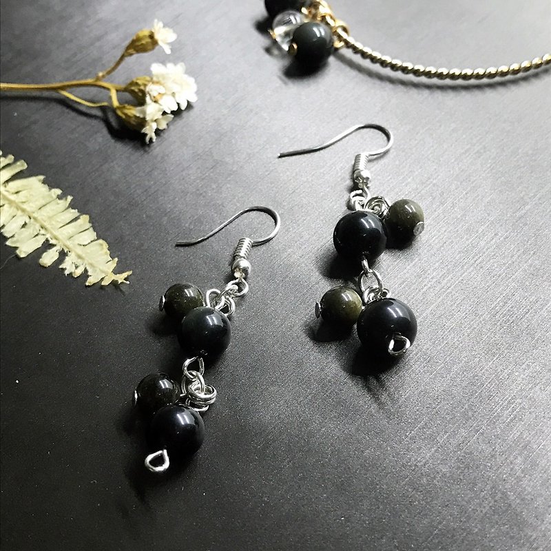 White and black crystal series / quiet and elegant low-key earrings 02 - ต่างหู - เครื่องเพชรพลอย สีดำ
