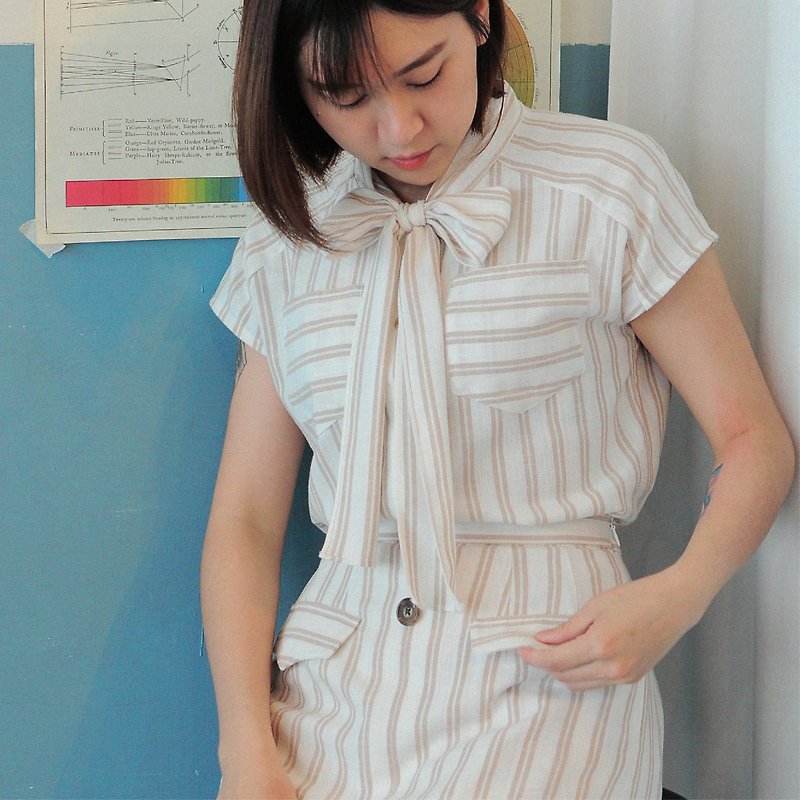 Striped Neck Tie Shirt // Afternoon Tea - เสื้อผู้หญิง - ผ้าฝ้าย/ผ้าลินิน สีนำ้ตาล