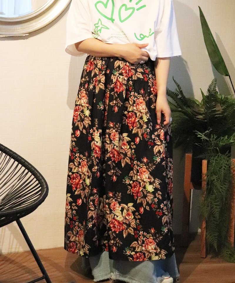 Africa tuck flare skirt 152/BED OF ROSES - 女上衣/長袖上衣 - 聚酯纖維 黑色