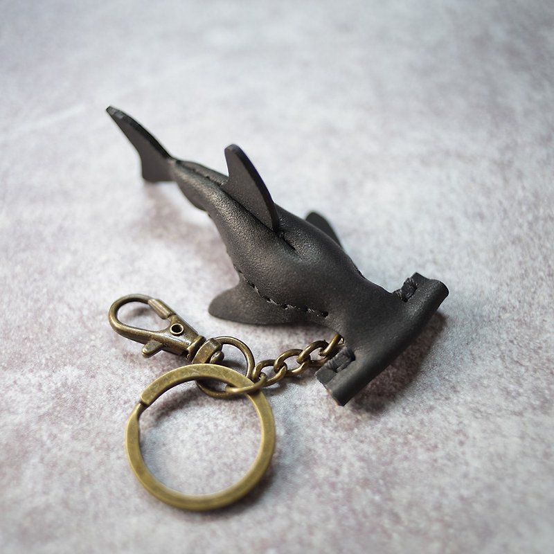 ONE+ Hammerhead shark Key holder - ที่ห้อยกุญแจ - หนังแท้ สีดำ